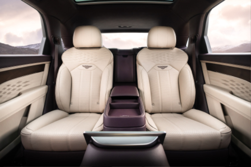 2023-Bentley-Bentayga-EWB-00009.jpg