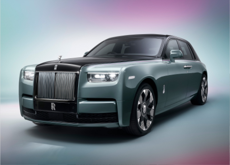 2022-Rolls-Royce-Phantom-1.jpg