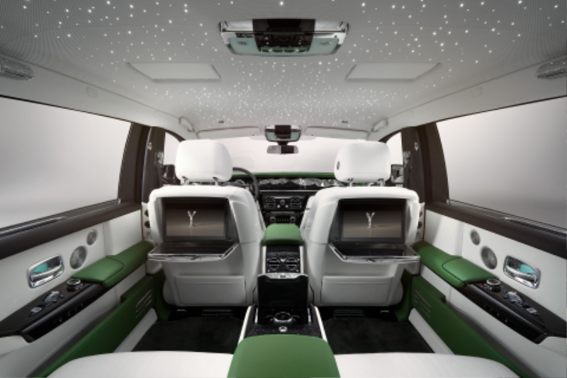 2022-Rolls-Royce-Phantom-17.jpg
