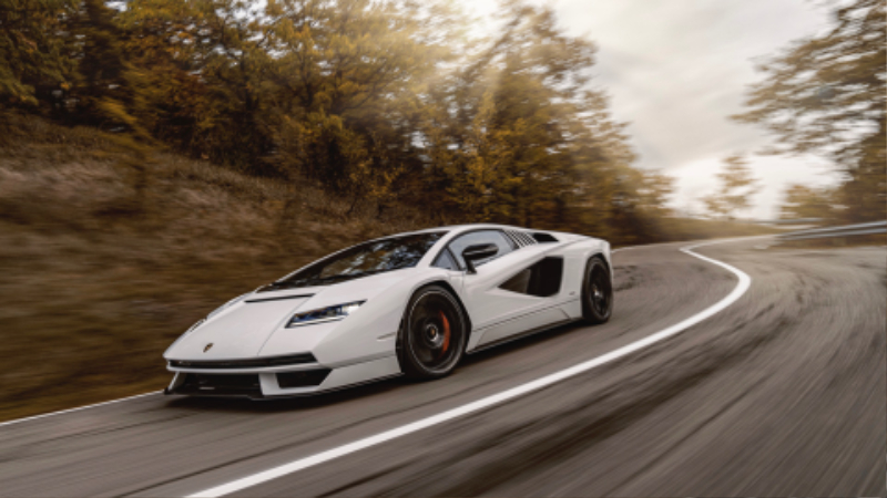 lamborghini-countach-lpi-800-4_100826646_h.jpg