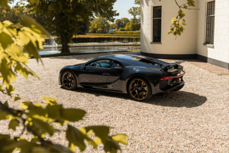 Bugatti-Chiron-LEbe-1.jpg