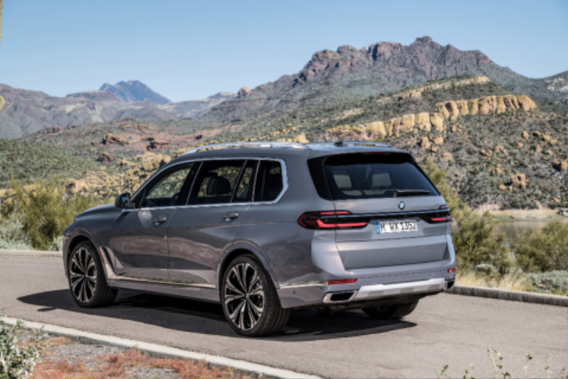 2023-BMW-X7-16.jpeg