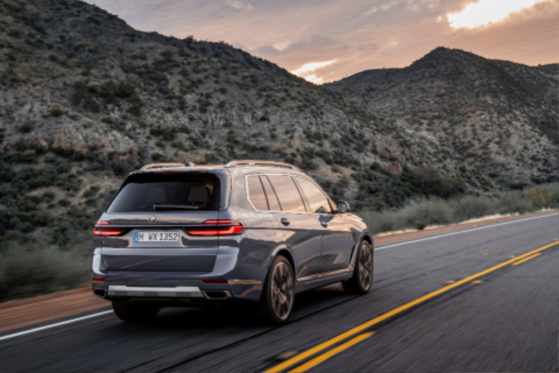 2023-BMW-X7-67.jpg