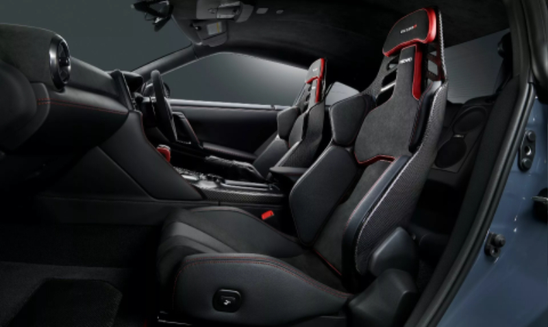 2024-Nissan-GT-R-13.jpg
