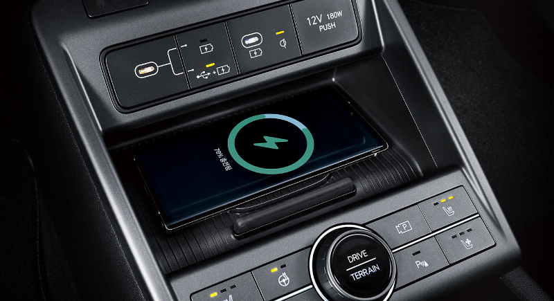 the-all-new-kona_convenience_wireless_charging.jpg