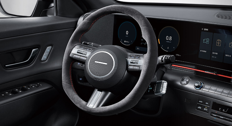 the-all-new-kona_npp_alcantara_steering_wheel.jpg