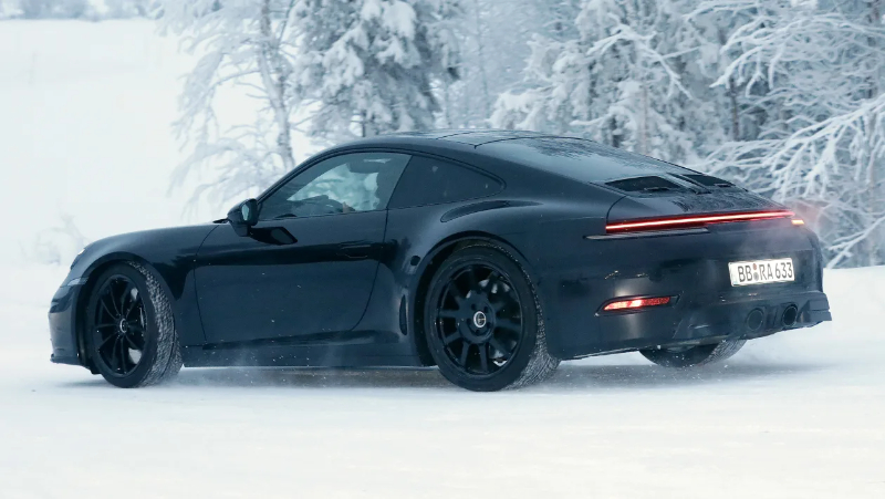 New 9922 Porsche 911 spied coupe-4.jpg