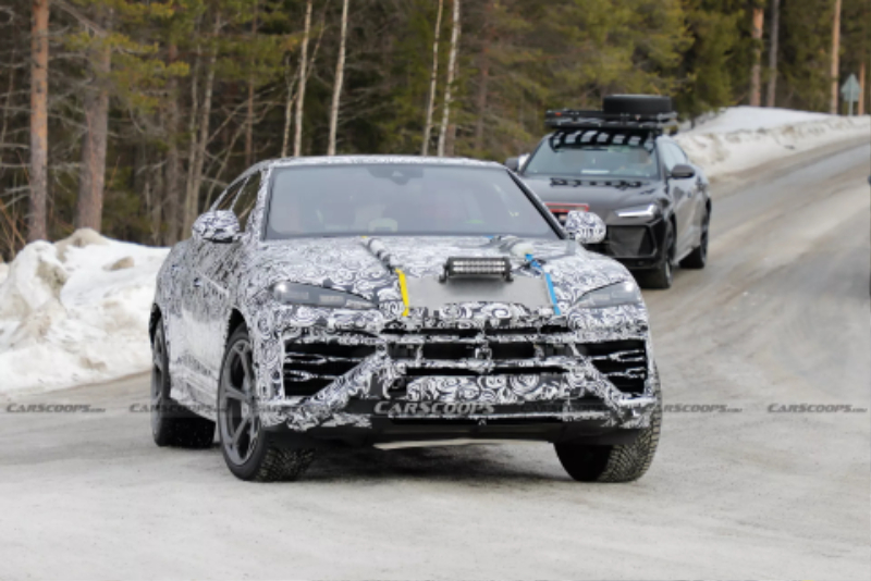 2024-Lamborghini-Urus-PHEV-16.jpg