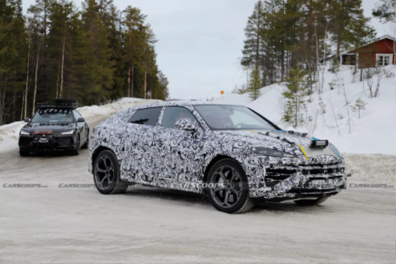 2024-Lamborghini-Urus-PHEV-18.jpg
