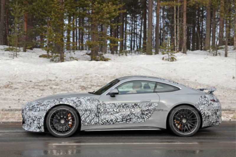 AMG-GT-scoop-00005.jpg