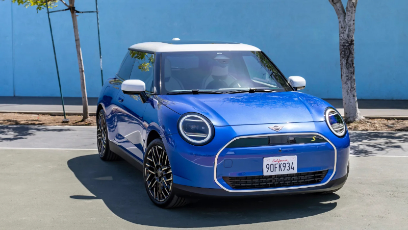 MINI Hatch 2023 spy shots.jpg