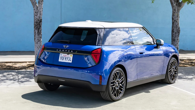 MINI Hatch 2023 spy shots-3.jpg