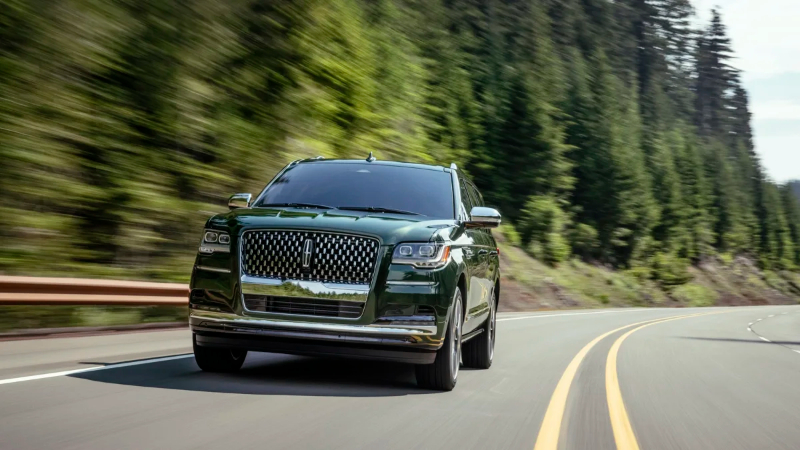 2022-Lincoln-Navigator-Black-Label-Central-Park-05.jpg