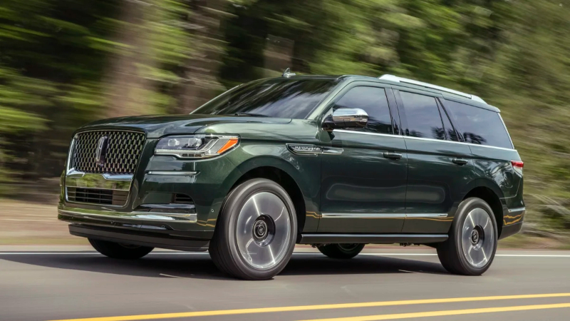 2022-Lincoln-Navigator-Black-Label-Central-Park-06.jpg