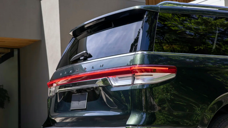 2022-Lincoln-Navigator-Black-Label-Central-Park-09.jpg