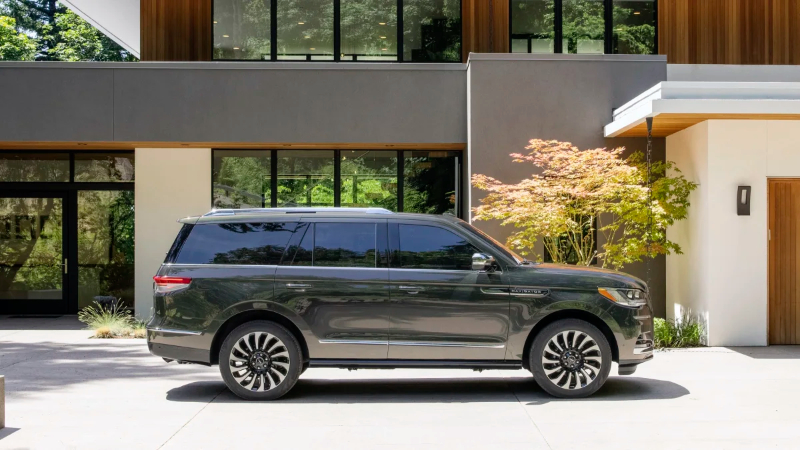 2022-Lincoln-Navigator-Black-Label-Central-Park-13.pg.jpg