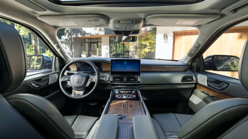 2022-Lincoln-Navigator-Black-Label-Central-Park-15.jpg