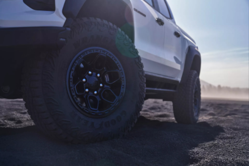 2024-Chevrolet-Colorado-ZR2-Bison-00009.jpg