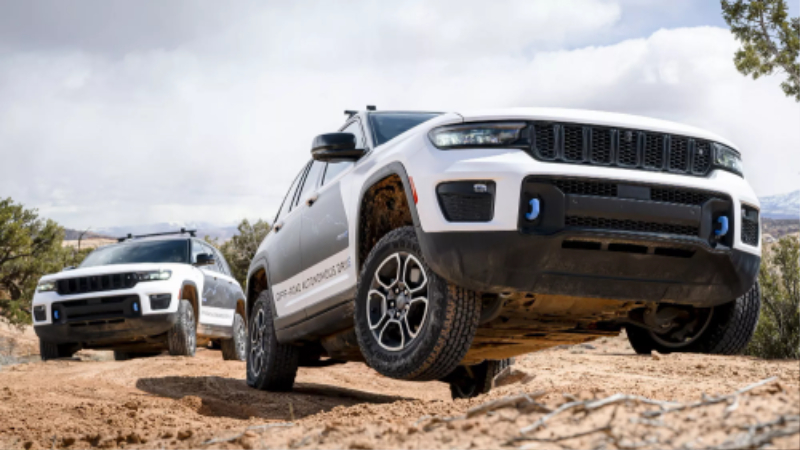 2023-Jeep-Grand-Cherokee-Autonomous-1.jpg
