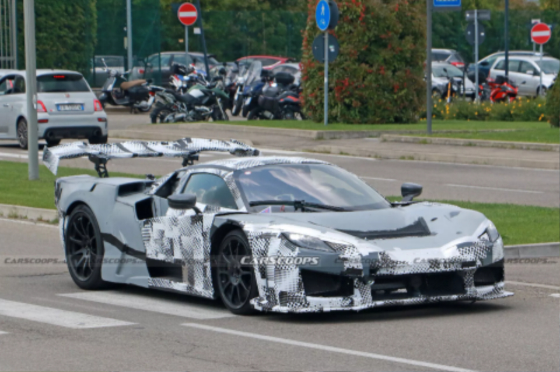 2025-Ferrari-P250-hypercar-scoop-00003.jpg