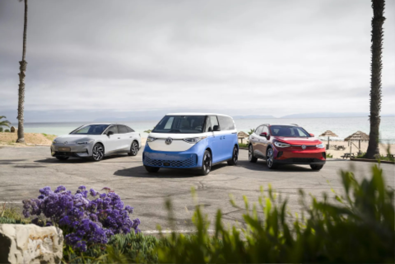 2024-Volkswagen-ID-Buzz-3-Row-North-American-Spec-12.jpg