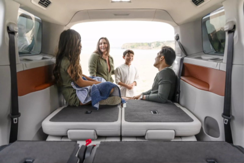 2024-Volkswagen-ID-Buzz-3-Row-North-American-Spec-Talent18.jpg