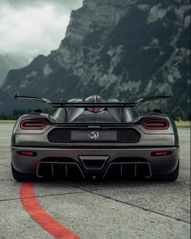 Koenigsegg-9.jpg