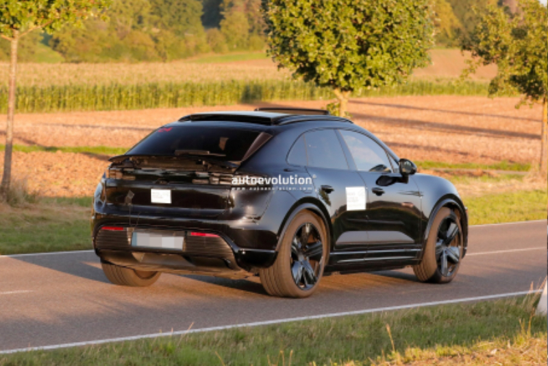 2024-porsche-macan-ev-prototype-shows-coupe-roofline-dual-motor-powertrain-offers-603-hp_19.jpg