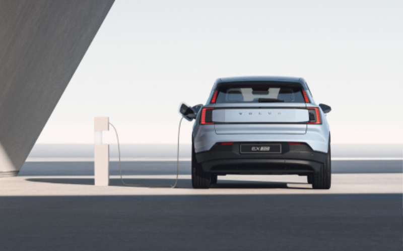 2025-volvo-ex30_100888039_h.jpg