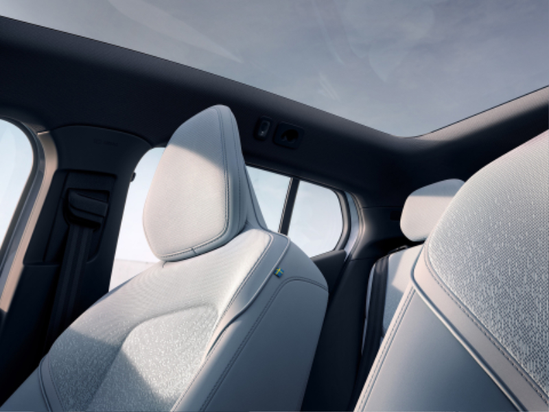 2025-volvo-ex30_100888046_h.jpg