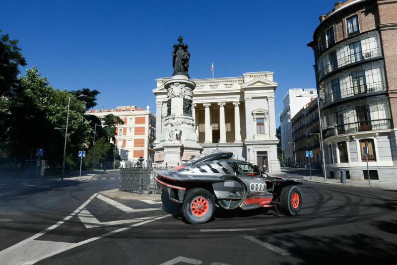 Captain-Electro-Audi-RS-Q-e-tron-2.jpg