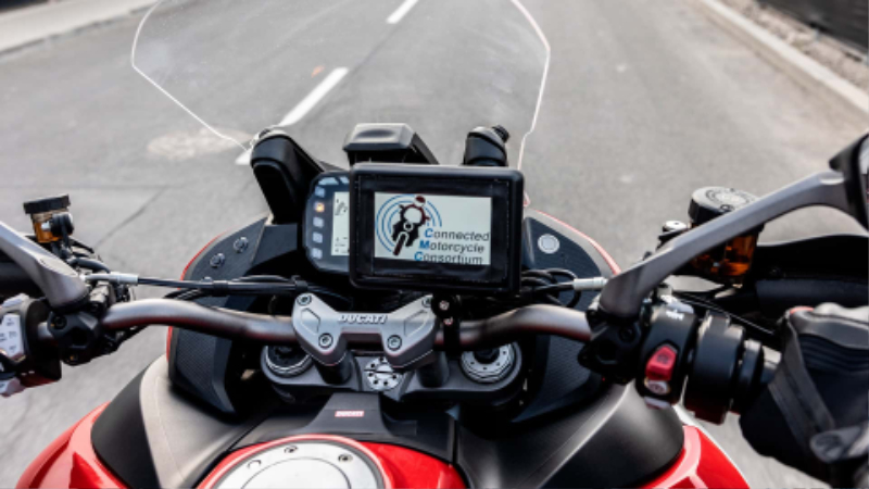 ducati-multistrada-and-lamborghini-urus---connected-motorcycle-consortium-video-3.jpg