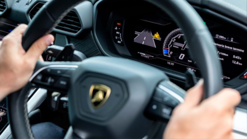 ducati-multistrada-and-lamborghini-urus---connected-motorcycle-consortium-video-4.jpg