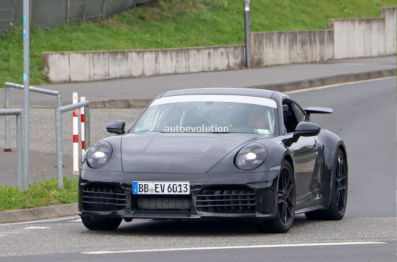 2025-porsche-911-carrera-gts-aerokit-9922-facelift-snapped-testing-with-hybrid-muscle_1.jpg