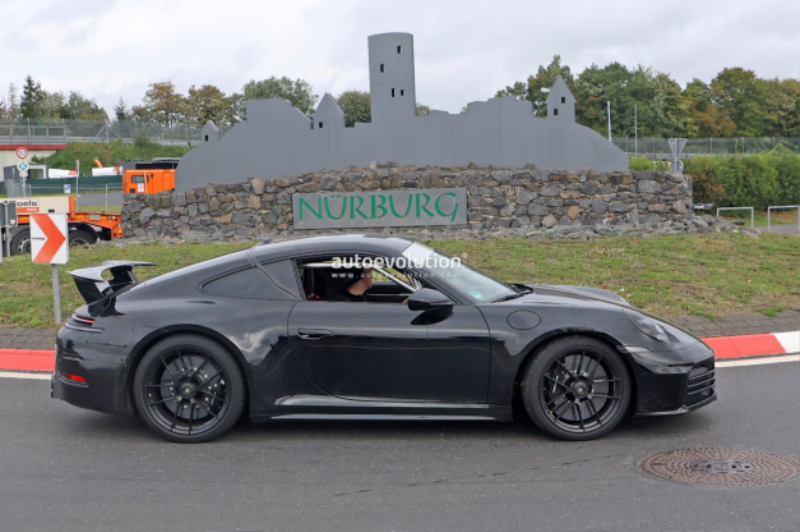2025-porsche-911-carrera-gts-aerokit-9922-facelift-snapped-testing-with-hybrid-muscle_10.jpg