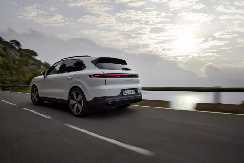 2024-Porsche-Cayenne-S-E-Hybrid-7-1536x1024.jpg