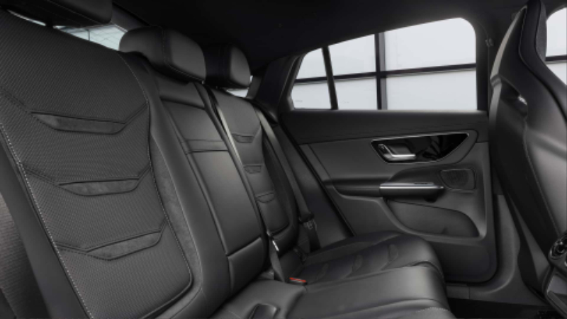 2025-mercedes-amg-glc-63-s-e-performance (13).jpg