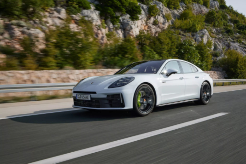 2024-Porsche-Panamera-Hybrids-001-2048x1366.jpg