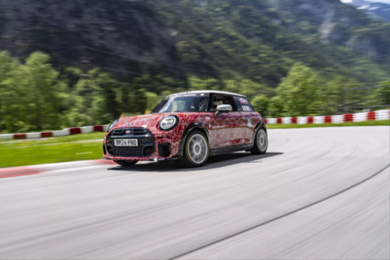 2025-Mini-John-Cooper-Works-Teaser-17-2048x1365.jpg