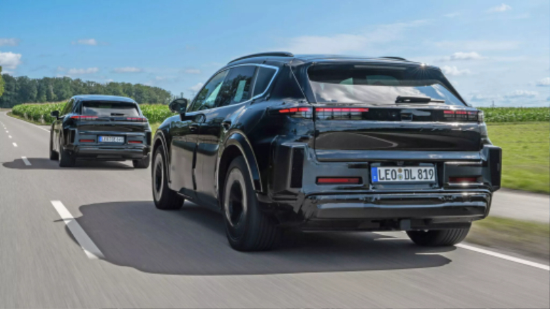 Porsche-Cayenne-EV-Teaser-2-copy-2048x1152.jpg