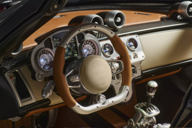 Pagani-Utopia-Roadster-Interior-3-2048x1362.jpg